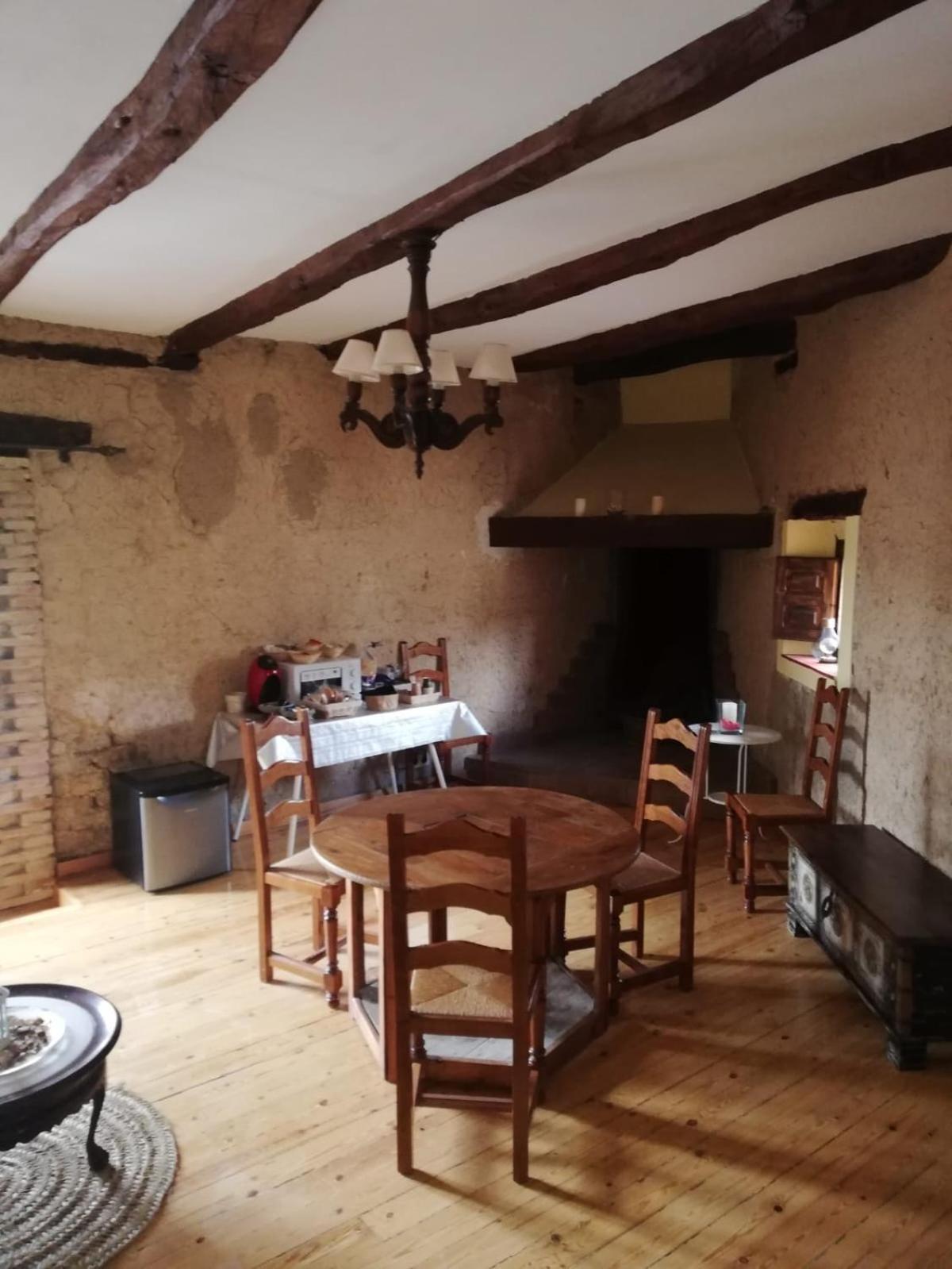 Hotel Restaurante Agapio De Tresnino Quintanilla de Onésimo Zewnętrze zdjęcie